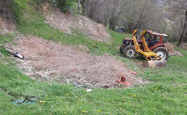 Fallece una niña de 3 años al volcar el tractor que conducía su padre en Cantabria