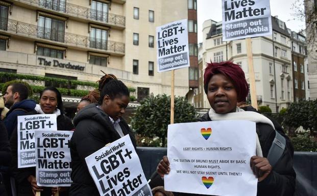 Manifestación el pasado sábado frente al hotel Dorchester de Londres, propiedad del sultán de Brunéi.