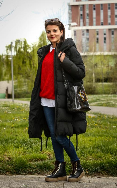 Patricia Dopazo se define como “muy variable” a la hora de vestir. Hoy va “sencilla” con gafas de sol Massimo Dutti y abrigo y botas de Zara.