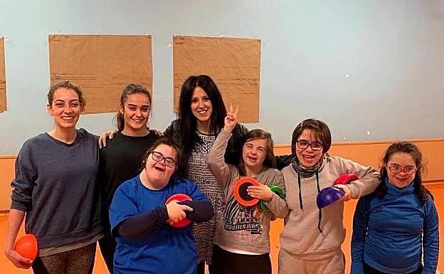 Lamarca, en el centro, impartirá este especial campus en Vitoria en verano. 