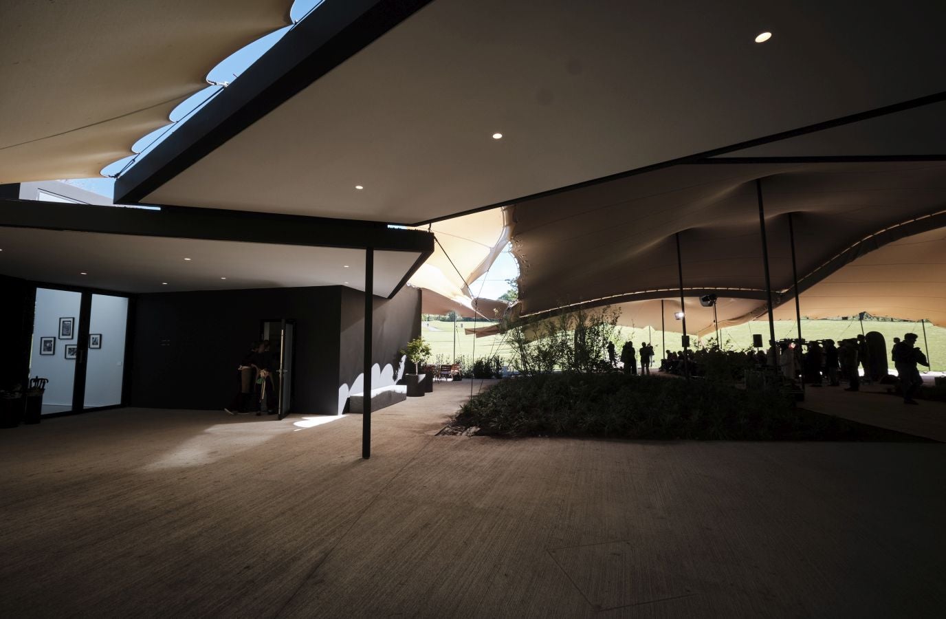 Los responsables del remodelado museo de Zabalaga presentan las nuevas instalaciones y la exposición inaugural antes de su reapertura al público