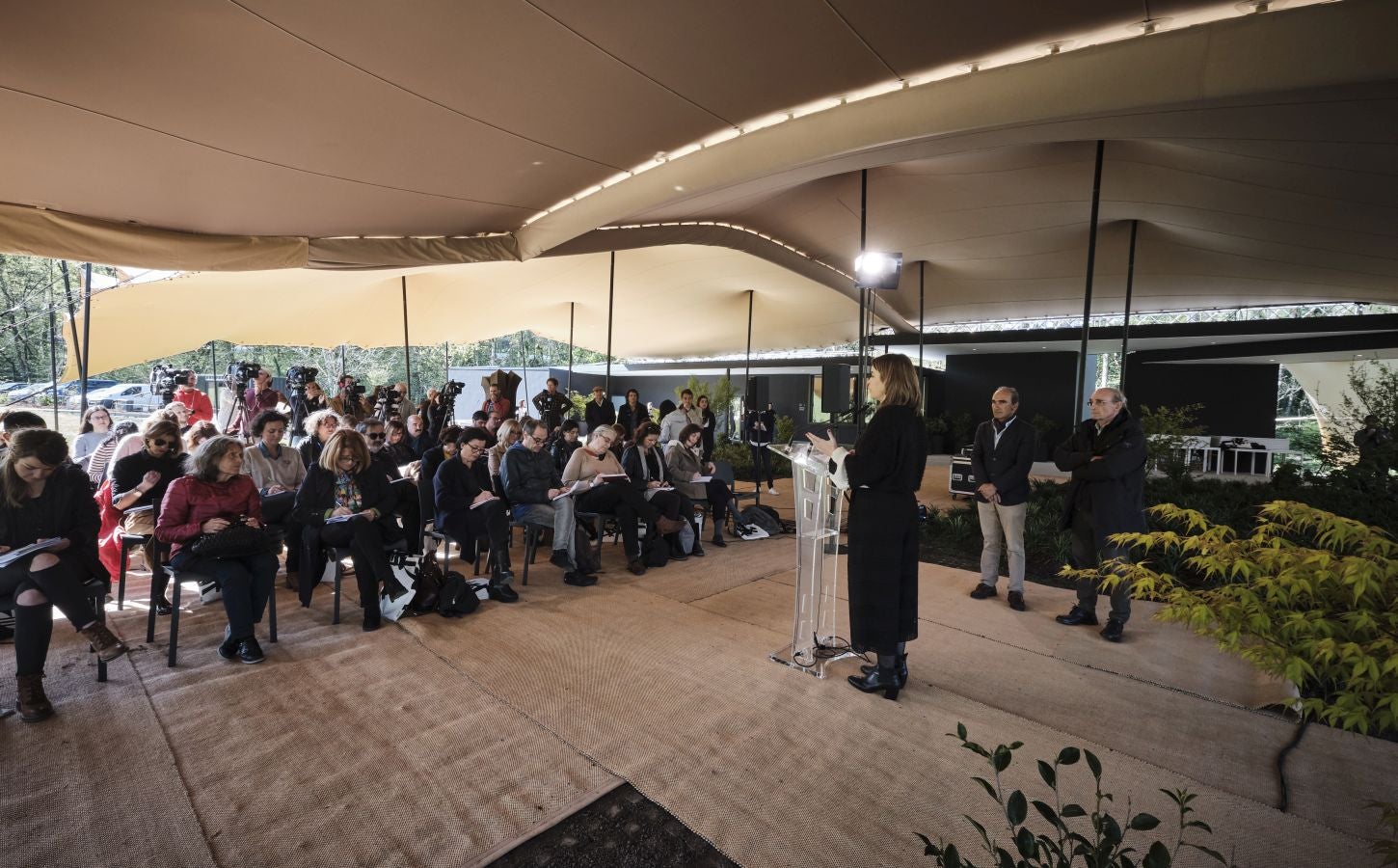 Los responsables del remodelado museo de Zabalaga presentan las nuevas instalaciones y la exposición inaugural antes de su reapertura al público