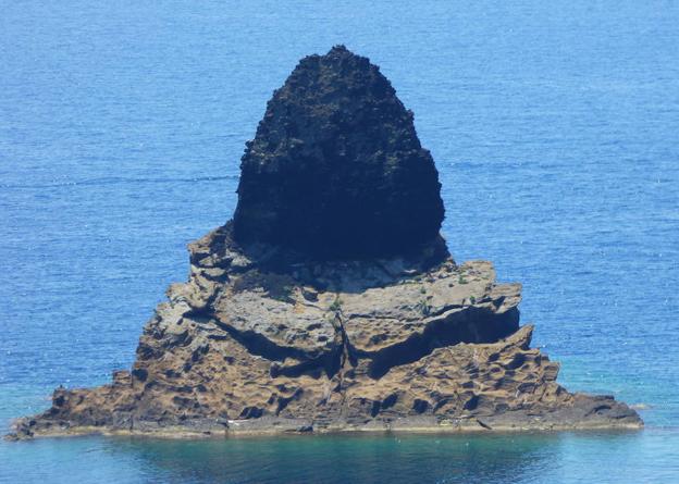 Uno de los espectaculares peñones del archipiélago.