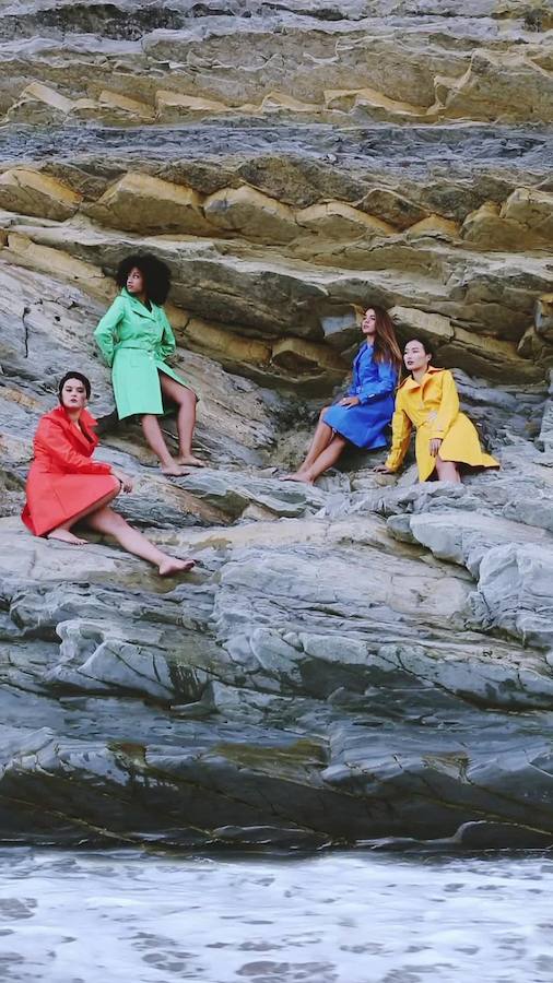 Esta prenda se reinventa con multitud de colores para aportar alegría a los días grises