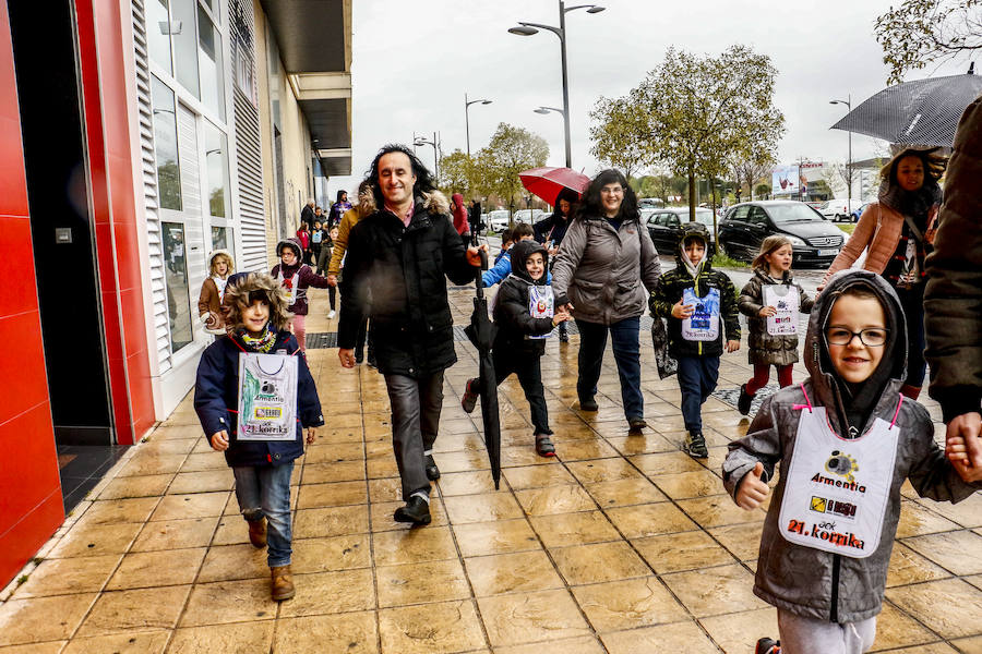 Fotos: La Korrika Txiki llega a Vitoria