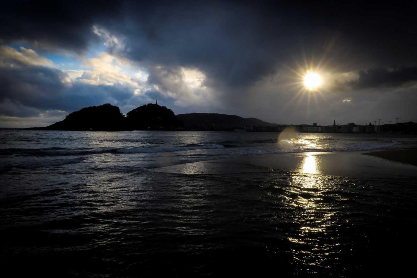 Playa de Ondarreta al amanecer