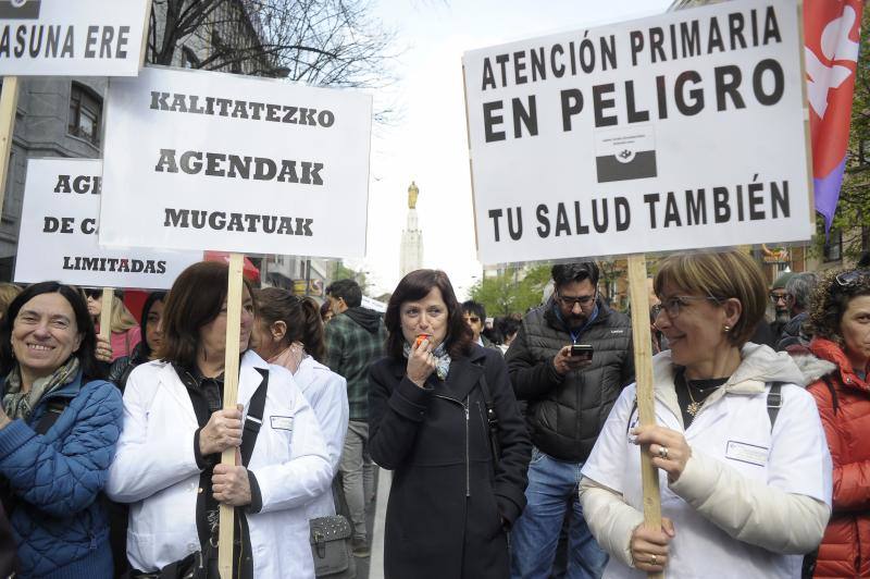 Un millar de profesionales sanitarios reclaman reforzar las plantillas para hacer frente a la «presión asistencial» que sufren los centros de salud de Osakidetza