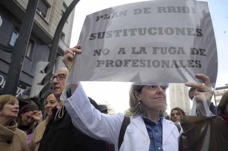 Un millar de profesionales sanitarios reclaman reforzar las plantillas para hacer frente a la «presión asistencial» que sufren los centros de salud de Osakidetza