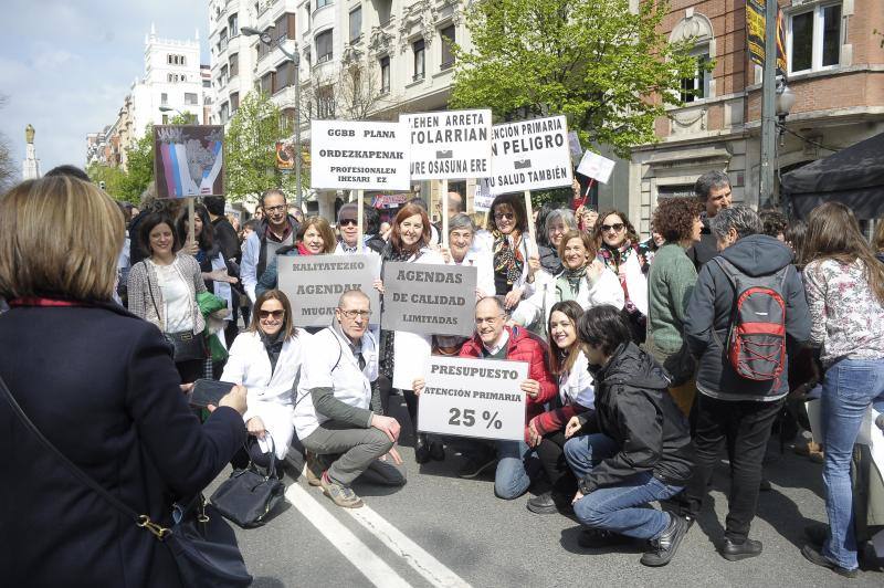 Un millar de profesionales sanitarios reclaman reforzar las plantillas para hacer frente a la «presión asistencial» que sufren los centros de salud de Osakidetza