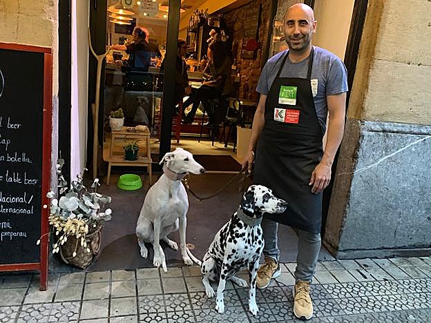 'Maggie' y 'Lisa' en las puertas del Morrocotuda.