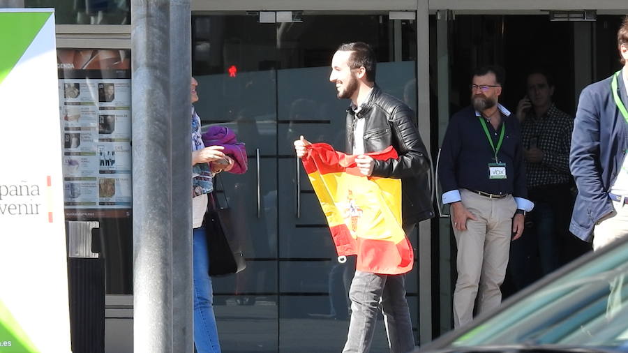 La Ertzaintza ha cargado contra un grupo de personas que protestaban por la presencia de la formación de extrema derecha