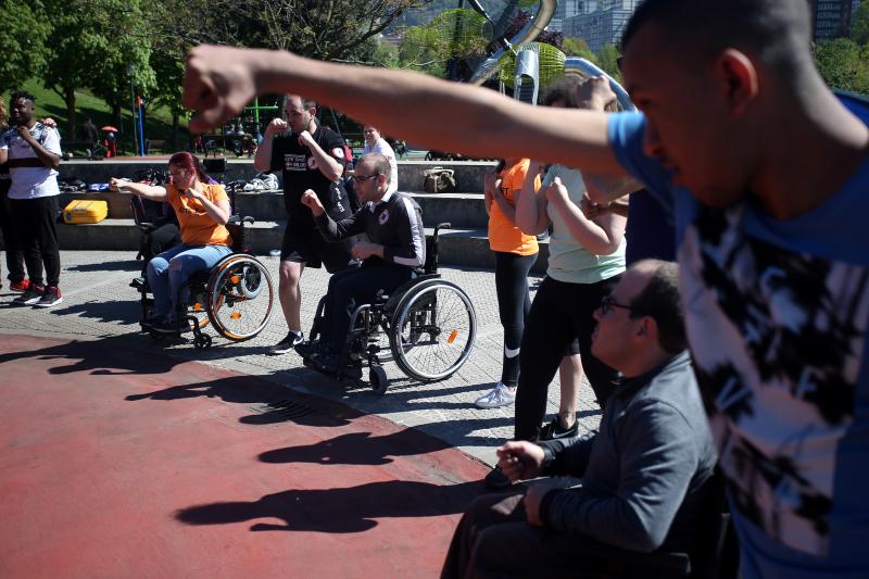'Eusko Boxa' hizo disfrutar del boxeo adaptado a personas con movilida dreducida y un invidente en Bilbao
