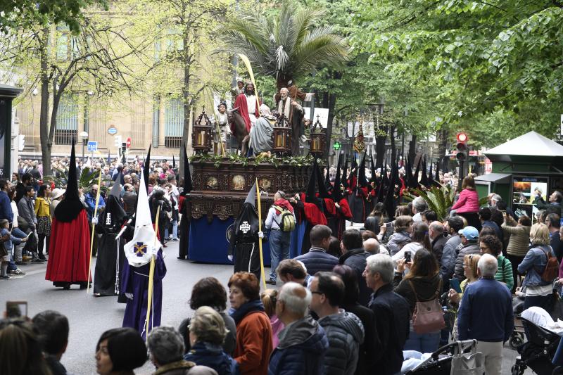 El tiempo ha animado a los bilbaínos a acudir a una de las cuatro grandes de Semana Santa