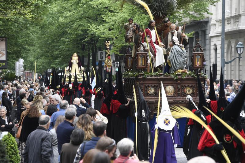 El tiempo ha animado a los bilbaínos a acudir a una de las cuatro grandes de Semana Santa