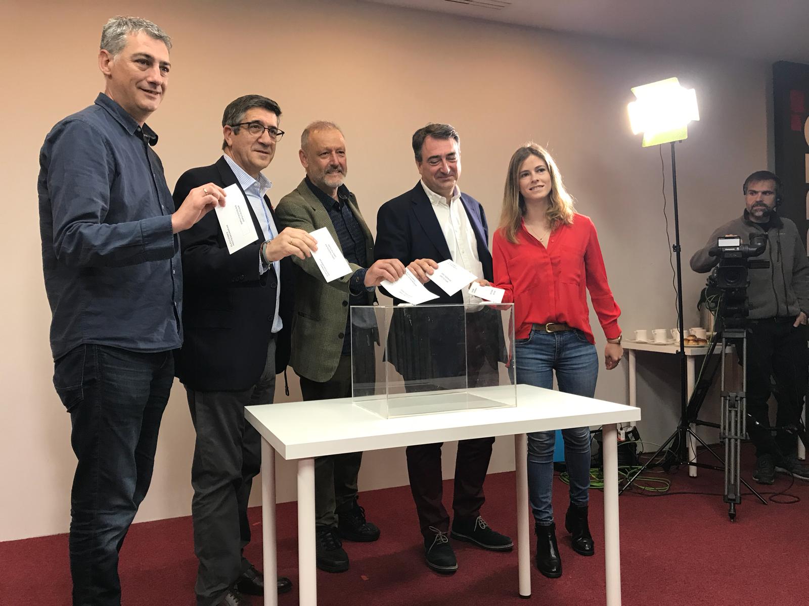 EL CORREO reúne a Aitor Esteban (PNV), Patxi López (PSOE), Roberto Uriarte (Unidas Podemos), Bea Fanjul (PP) y Oskar Matute (EH Bildu), cabezas de lista de sus partidos por Bizkaia
