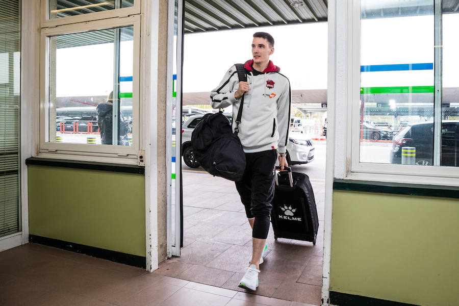Matt Janning, en el aeropuerto de Foronda. 