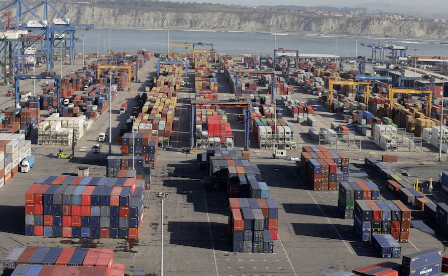 Contenedores, en el Puerto de Bilbao.