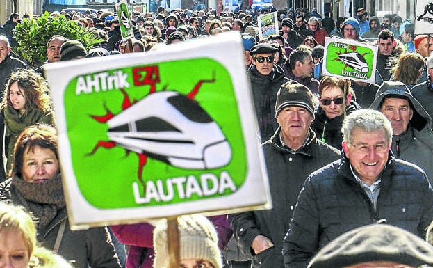 Vitoria fue escenario de una manifestación contra el TAV por la Llanada en febrero de 2018.