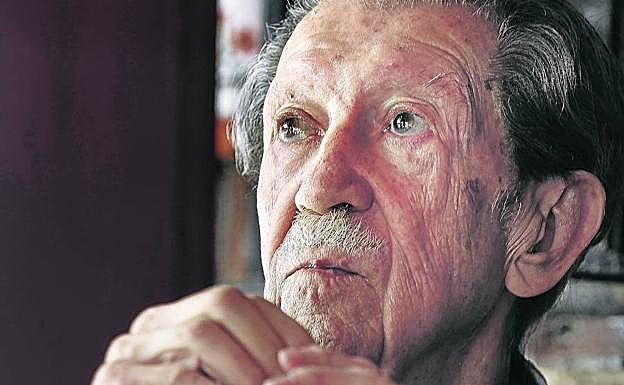 Manuel Alcántara se muestra clarividente en esta entrevista de 2014.