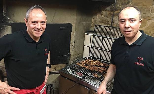 Chuletillas, menestra y humo en Los 4 Arcos de Briones