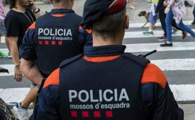 Detienen a un policía nacional por matar a su pareja en su casa de Olot