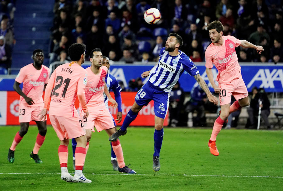 Fotos: Las mejores imágenes del Alavés - Barcelona