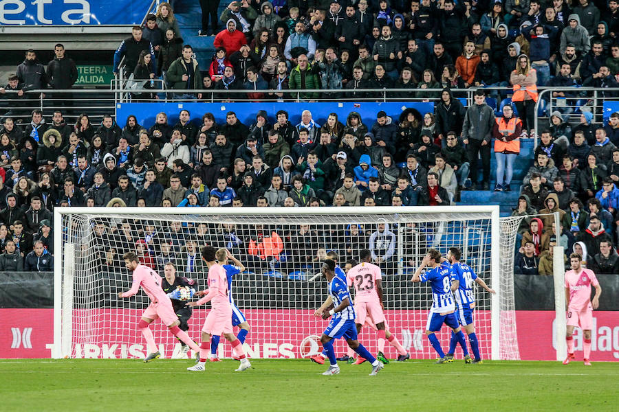 Fotos: Las mejores imágenes del Alavés - Barcelona