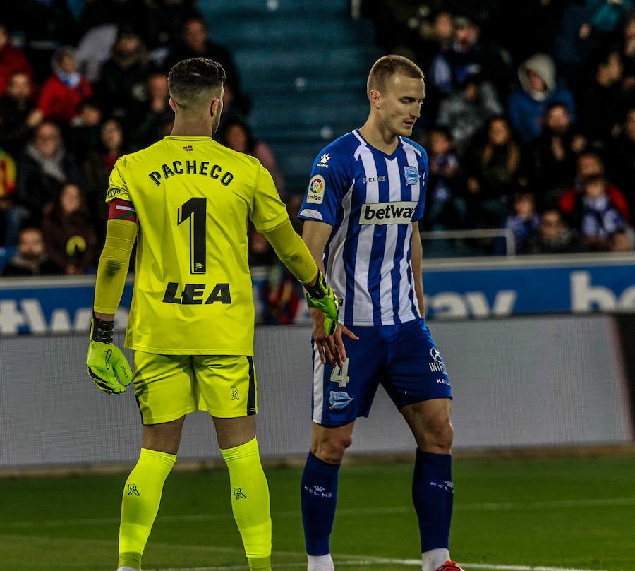 Fotos: Las mejores imágenes del Alavés - Barcelona