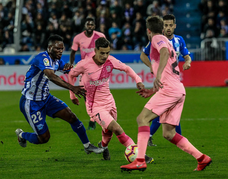 Fotos: Las mejores imágenes del Alavés - Barcelona