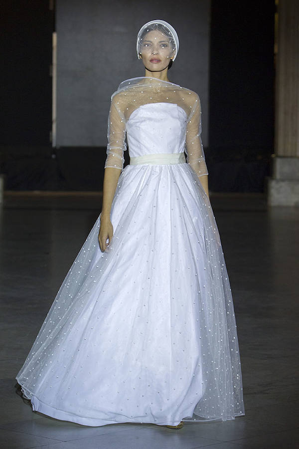 Fotos: El diseñador vasco ha presentado su nueva colección nupcial