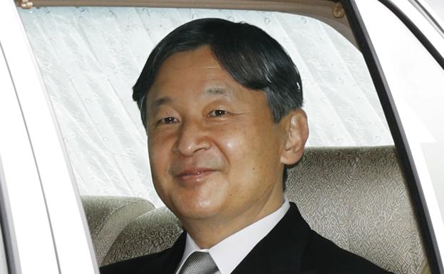 Naruhito, durante su traslado para asistir a la abdicación de su padre.