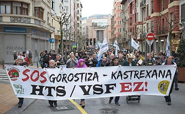 Manifestación el año pasado por las calles del municipio fabril contra el proyecto.