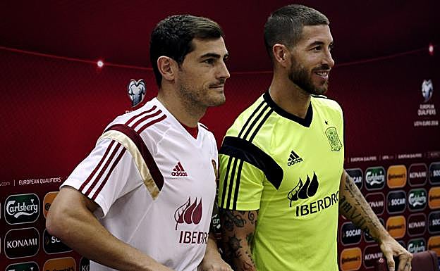 Casillas con Sergio Ramos en un acto con la selección.