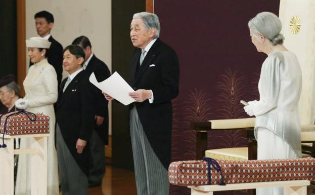 El emperador Akihito, en la ceremonia de abdicación. 