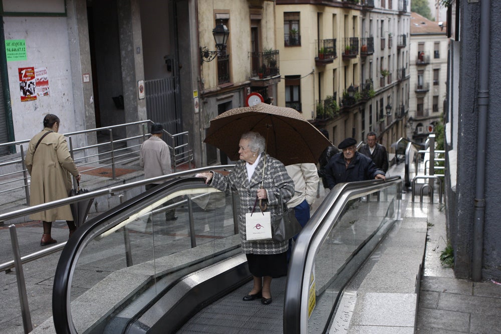 RAMPAS DE URIBARRI. Son cuatro tramos de rampas que están ubicadas en la calle Cristo. Tienen la capacidad de transportar hasta 8.640 personas por hora y funcionan desde mediados del 2016. Salvan un desnivel de 25 metros.