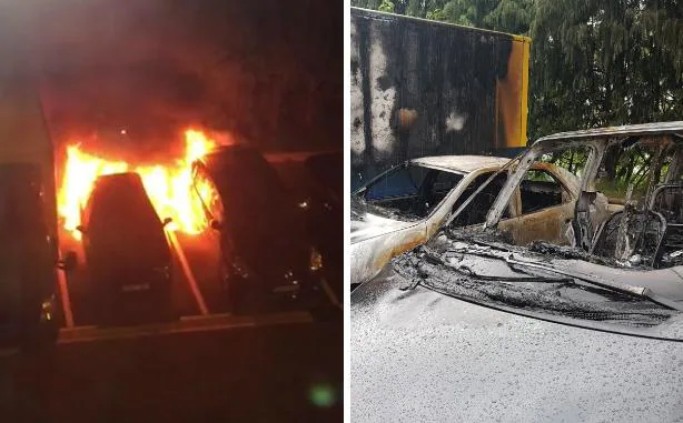 Estado en el que han quedado los tres vehículos incendiados en Bilbao. 