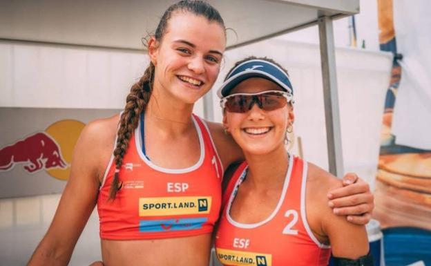 Daniela y Tania, de 18 y 17 años, son dos jóvenes promesas del vóley playa. 