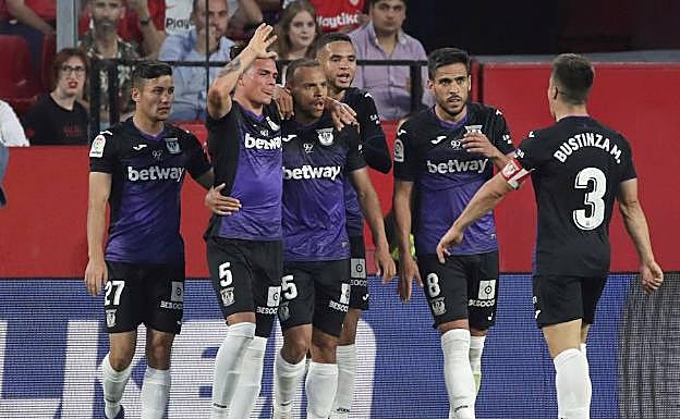 Los jugadores del Leganés celebran el tanto de En-Nesyri