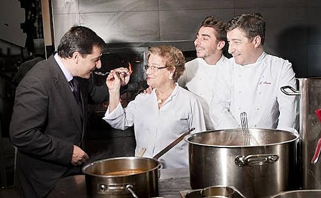 Montserrat Fontané, junto a los tres hermanos Roca.