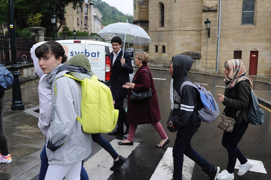 El diputado general ha iniciado en Gernika su particular periplo por varios municipios de la provincia