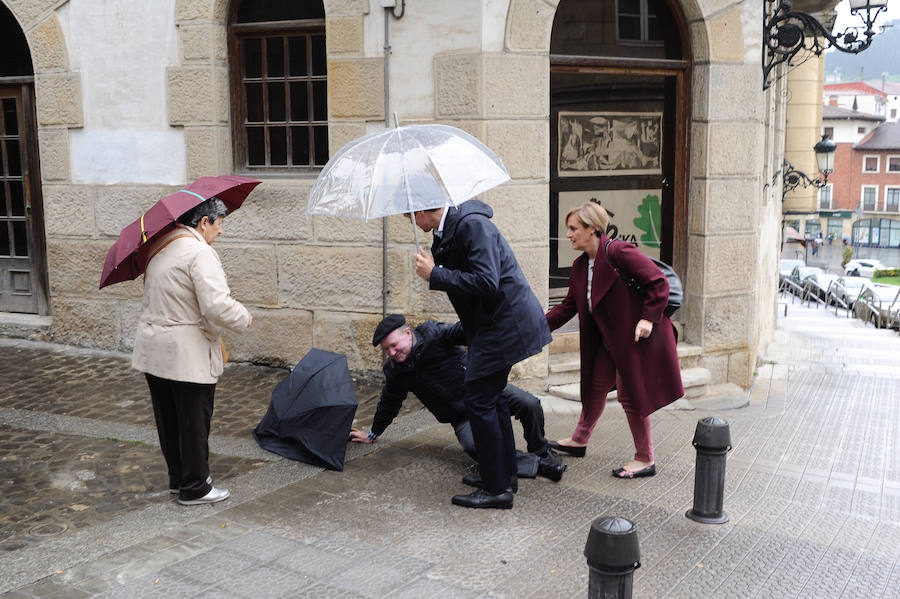 El diputado general ha iniciado en Gernika su particular periplo por varios municipios de la provincia