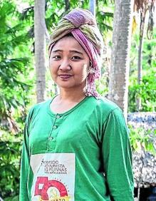 Imagen secundaria 2 - Los camaradas del Nuevo Ejército del Pueblo se ejercitan en la selva filipina.