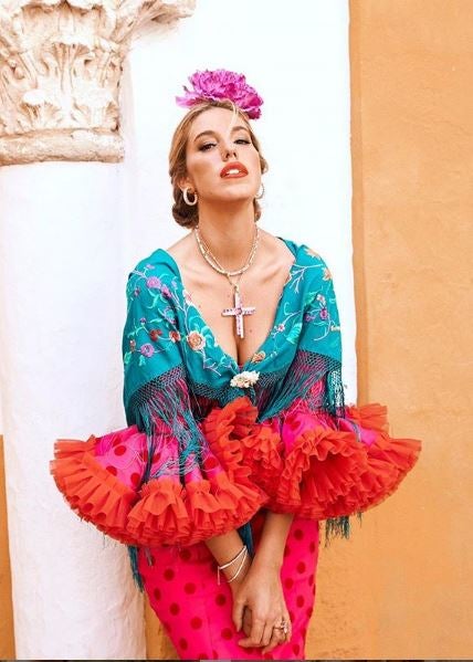 También de Rocío Peralta la influencer Carla Hinojosa, que por sexto año consecutivo acude a la Feria de Sevilla.