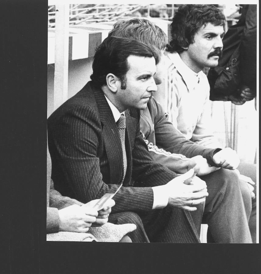 Koldo Aguirre en el banquillo del Hércules. 