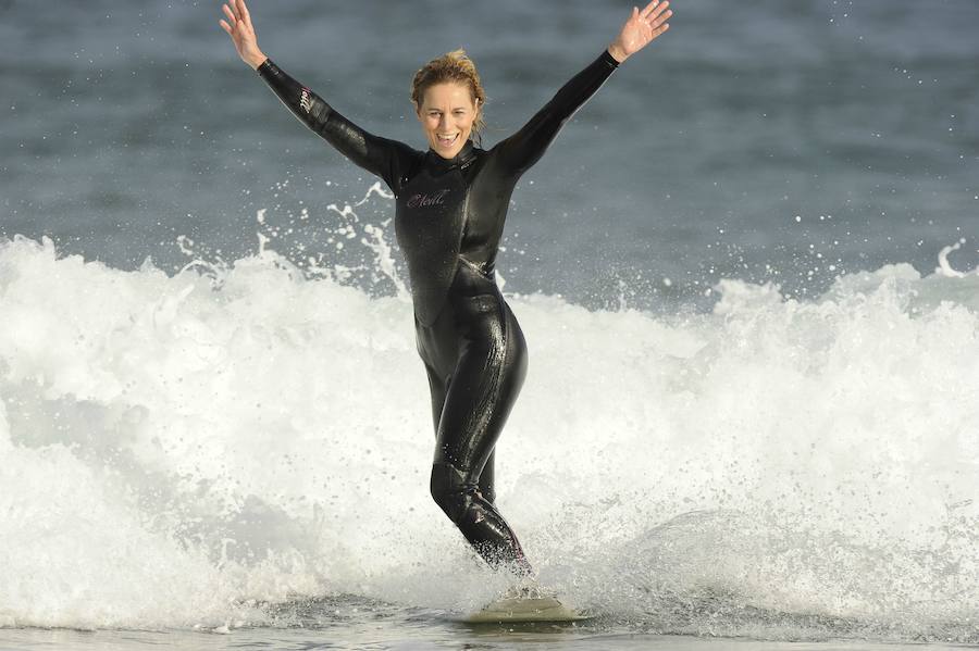 La presentadora del 'Eguraldia' es «tan friolera» que su prenda imprescindible es un buen plumífero que vaya «desde el cuello hasta los pies», define su forma de vestir como «muy sport» y nunca lleva tacones