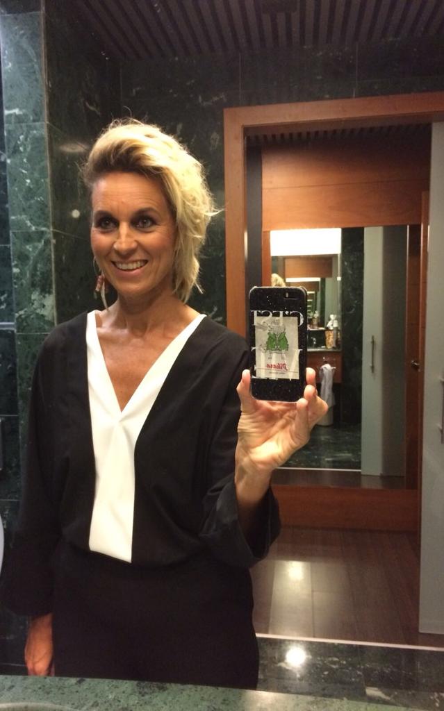 La presentadora del 'Eguraldia' es «tan friolera» que su prenda imprescindible es un buen plumífero que vaya «desde el cuello hasta los pies», define su forma de vestir como «muy sport» y nunca lleva tacones