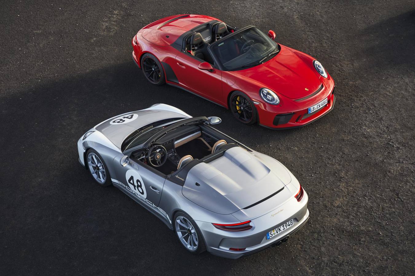 Con tecnología de competición apta para el uso diario, el 911 Speedster es un modelo exclusivo. Se trata de una serie especial limitada a 1.948 unidades que equipa un motor bóxer atmosférico de cuatro litros y cambio manual de seis velocidades. Cuesta 308.743 euros.