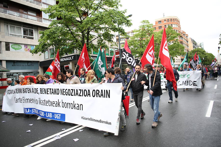 Fotos: Trabajadores de la enseñanza concertada se manifiestan en Bilbao