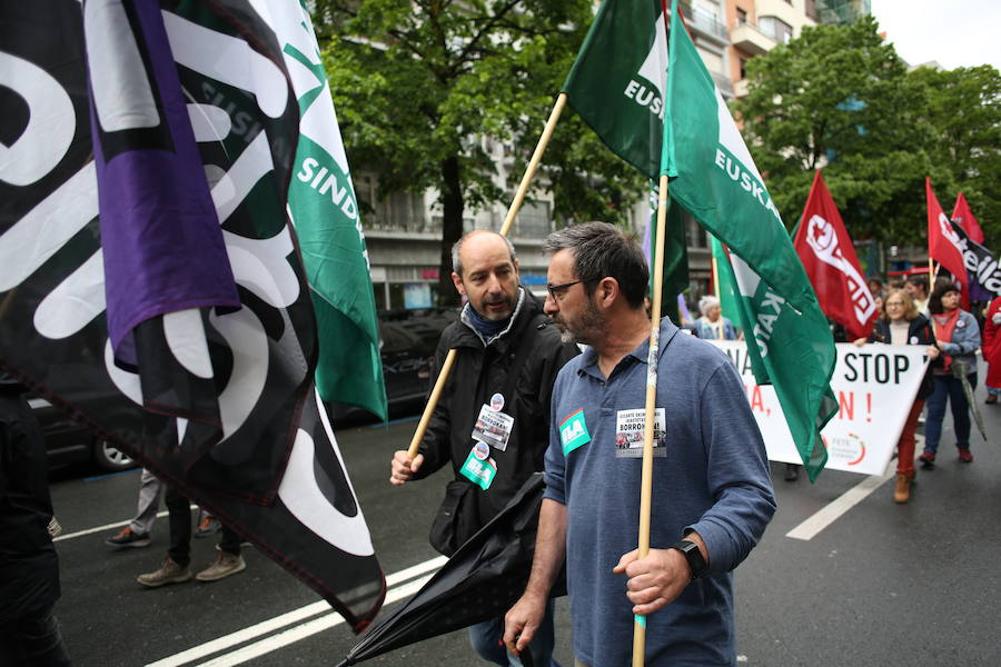 Fotos: Trabajadores de la enseñanza concertada se manifiestan en Bilbao