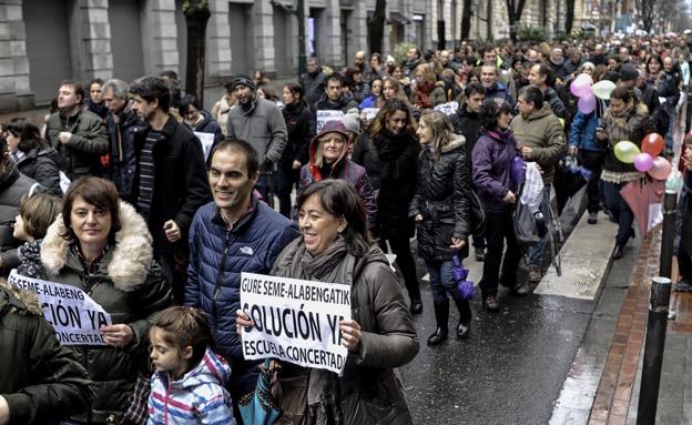 Manifestacion de las AMPAs en Bilbao para pedir el fin de la huelga de la red concertada de educacion